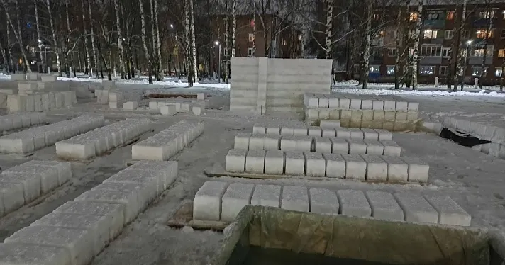 В Ярославле строят ледяной лабиринт