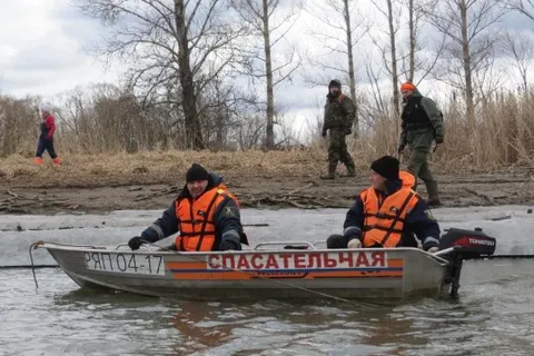 Продолжаются поиски тела провалившегося под лед на Которосли мальчика