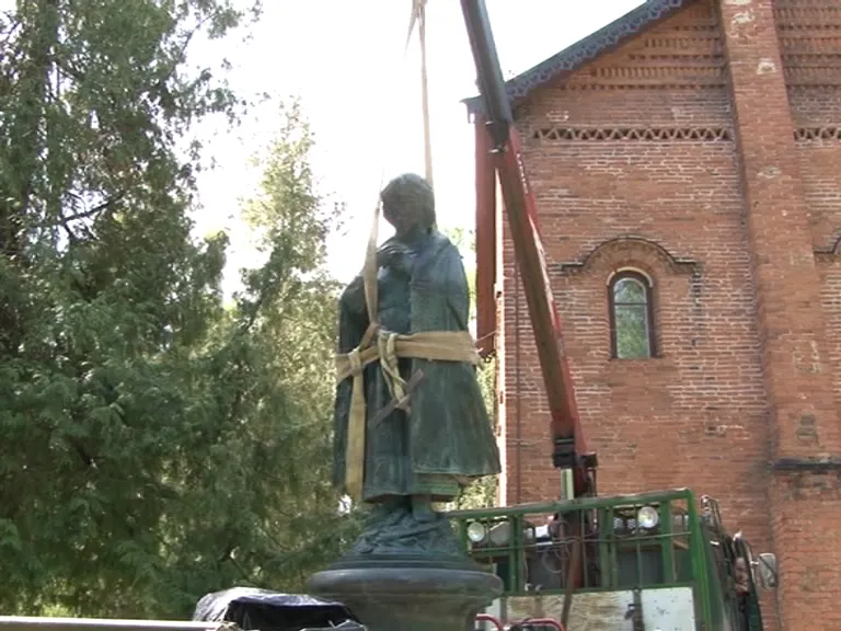 В Угличе появился памятник царевичу Димитрию