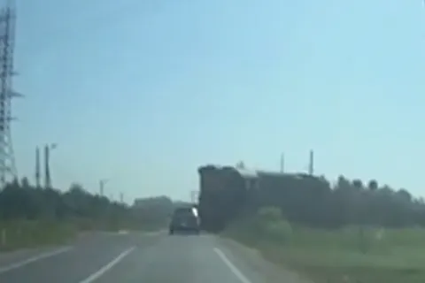 Под Рыбинском автомобиль столкнулся с локомотивом
