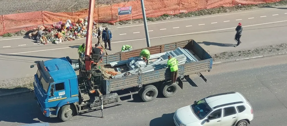 В Рыбинске ставят отбойник на месте гибели двух детей