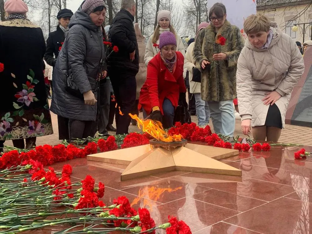 В ярославском поселке торжественно зажжен «Вечный огонь»