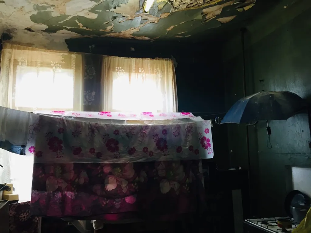 В Ярославской области жители аварийного дома выживают в чудовищных условиях