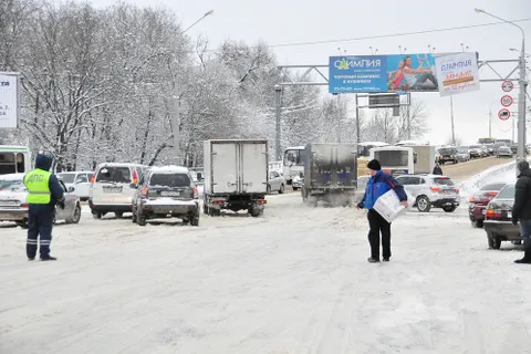 Пробка на Октябрьском мосту в центре Ярославля рассосалась