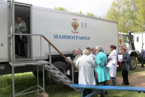 Дмитрий Миронов привез в Ярославскую область мобильный отряд медиков
