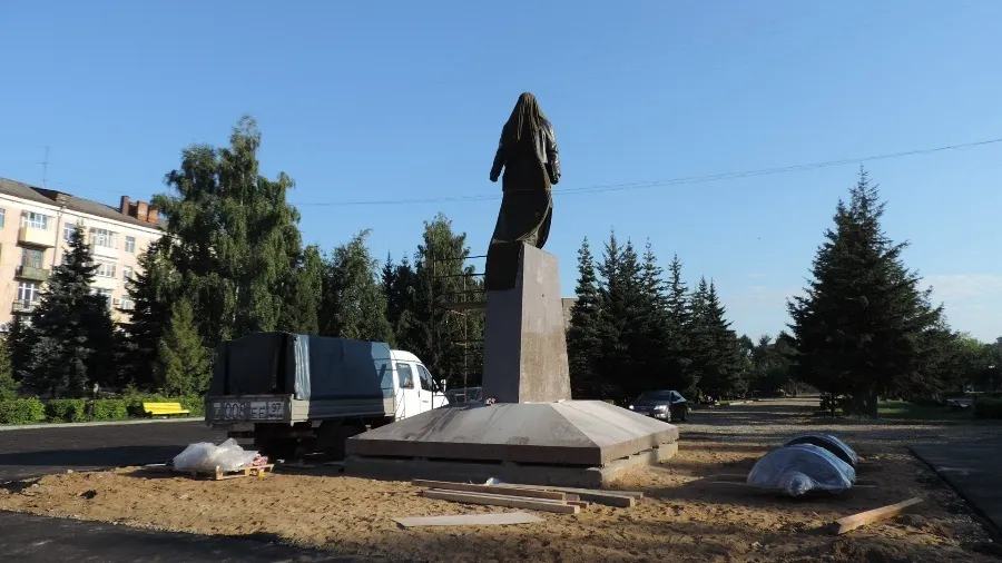 В Рыбинске Ярославской области устанавливают памятник Павлу Дерунову