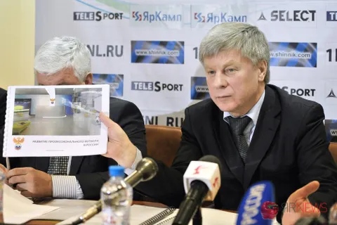 В Ярославле президент РФС Николай Толстых встретился с футбольной общественностью. Фоторепортаж