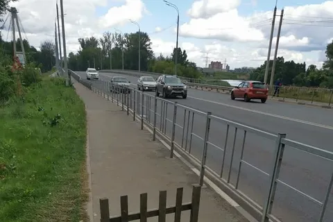 В Ярославле начал разваливаться мост, открытый министром