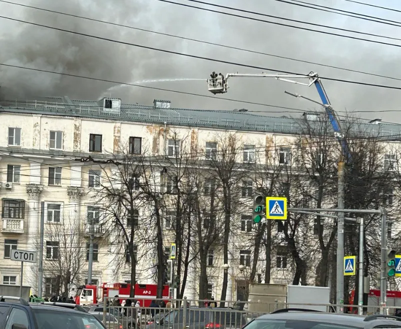 Площадь пожара в ярославской многоэтажке выросла в 2,5 раза