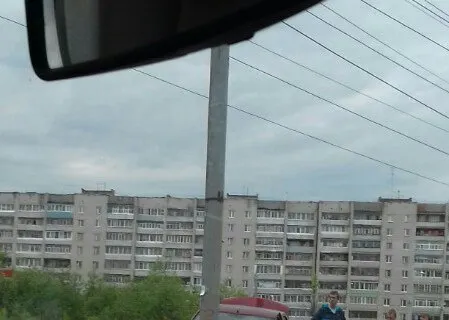 В Рыбинске пьяный лихач на «Рено» врезался в столб