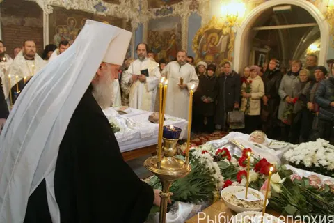 В Ярославле простились с семьей погибшего в ДТП священника