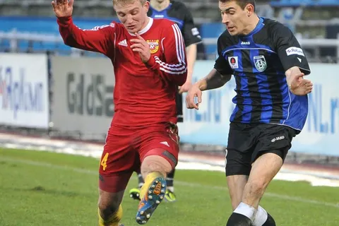 Футбольный клуб Ярославля «Шинник» разгромил тульский «Арсенал». Фоторепортаж