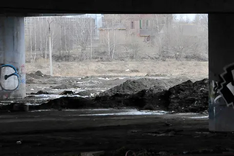 В Ярославле не ликвидируют несанкционированные снежные свалки. Фоторепортаж