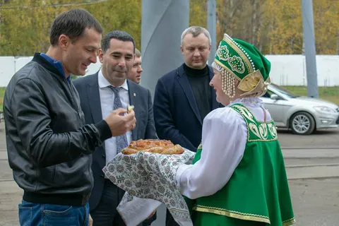Владимира Волкова в трамвайном депо встретили хлебом-солью