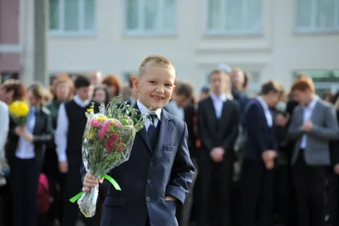 Дмитрий Миронов провел День знаний в школе и университете