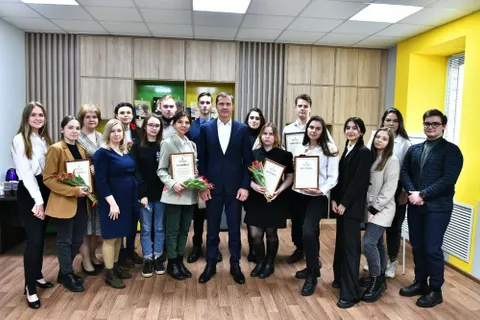 Мэр Ярославля наградил волонтеров, которые помогают врачам в больницах