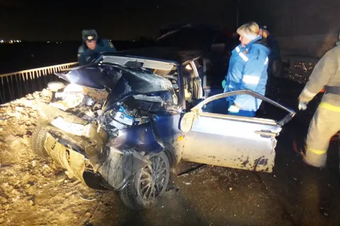 Под Ярославлем столкнулись МАЗ и ВАЗ