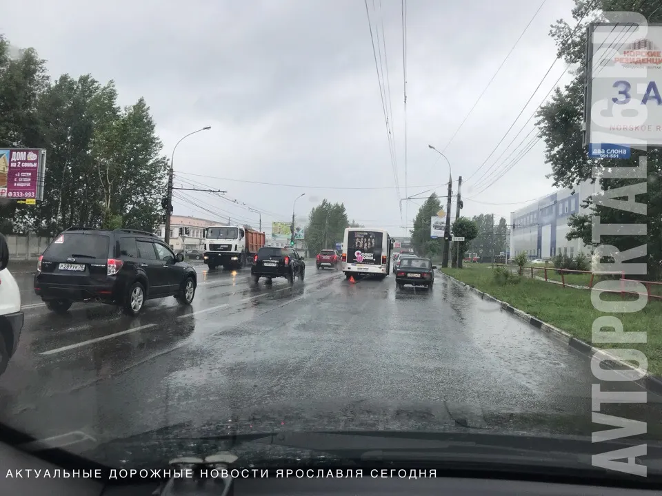 В Сети появилось видео ДТП с маршруткой в Ярославле