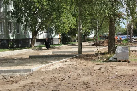 В Ярославле детские городки устанавливают сразу десять бригад