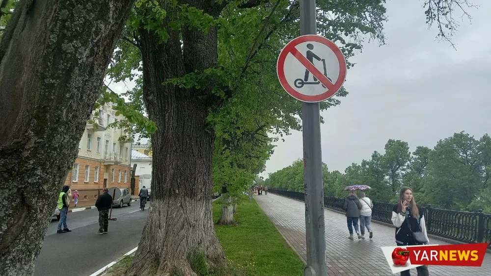 На Волжской набережной в Ярославле запретили катание на электросамокатах