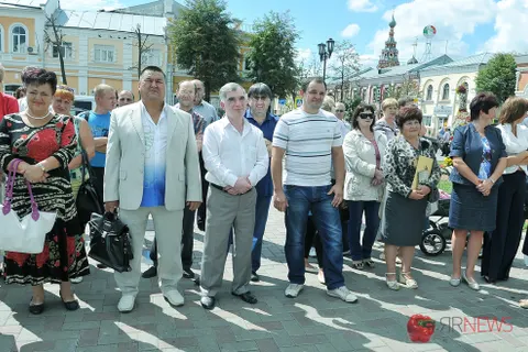 В Ярославле прошла презентация цветочных композиций «Ярославль многоликий», расположенных возле часовни Александра Невского. Фоторепортаж