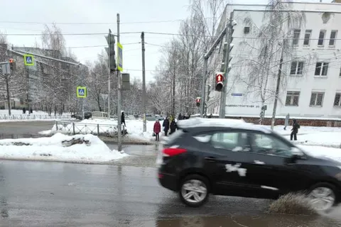 В Ярославле пешеходы не могут перейти проспект Машиностроителей