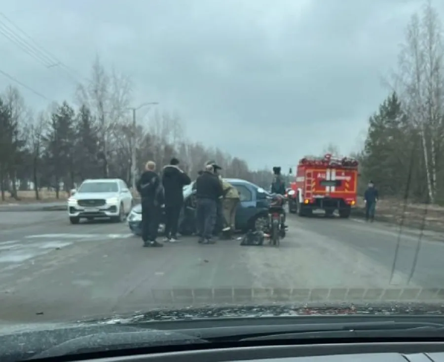 В Ярославле в серьезной аварии у завода пострадали двое