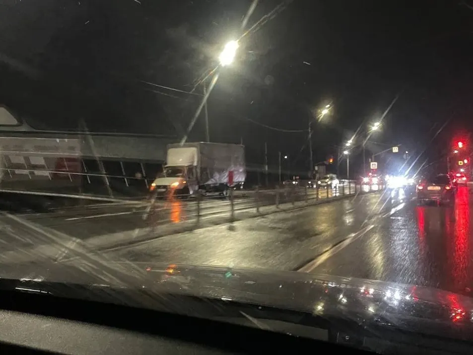В Ярославле на окружной дороге появилась «яма-убийца»