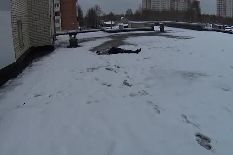 В Ярославле из окна девятого этажа выпал мужчина