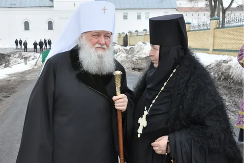 От ярославцев игуменью Варвару поздравили руководители области и города