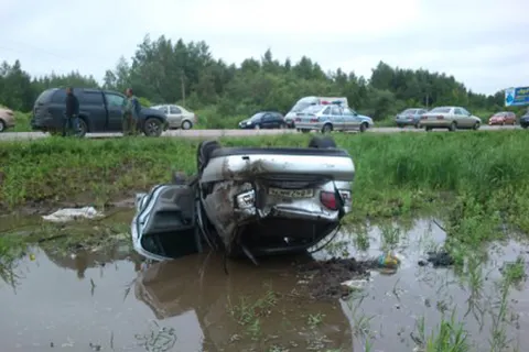 Под Ярославлем в кювет улетела иномарка, ее водитель погиб