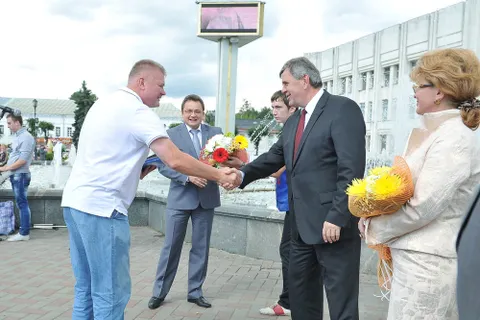 В Ярославле прошла презентация цветочных композиций «Ярославль многоликий», расположенных возле часовни Александра Невского. Фоторепортаж