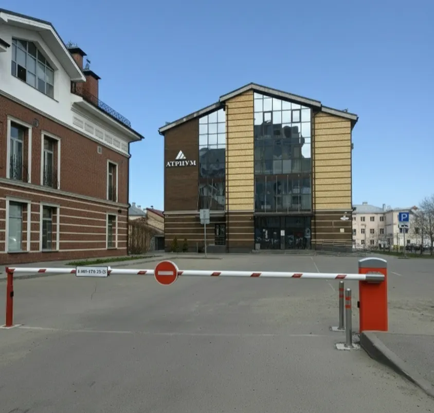В Рыбинске на улицах с платной парковкой ставят шлагбаумы