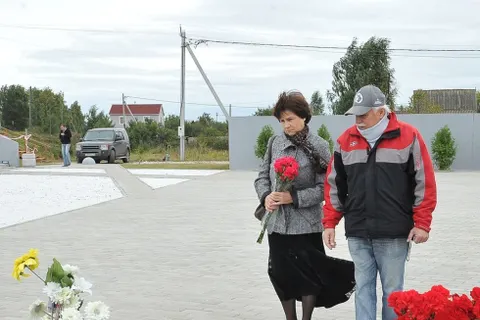 Родители хоккеиста Ивана Ткаченко почтили память сына в Туношне Ярославской области. Фото