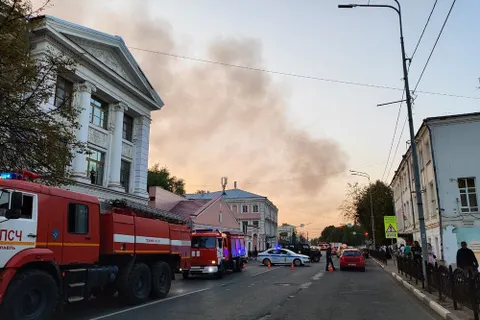 В центре Ярославля горит дом Трефолева