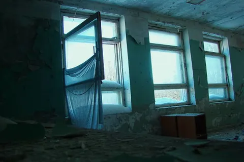 «Эстетика заброшенных мест»: ярославцы публикуют фото заброшенного пионерского лагеря