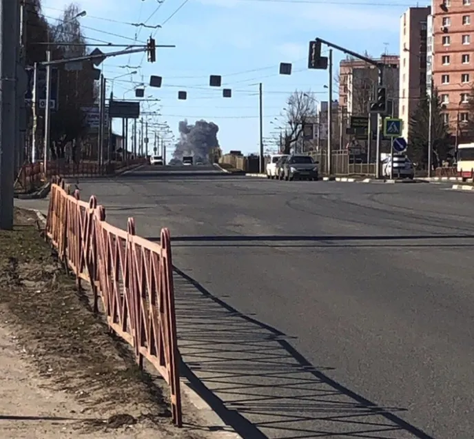 В Ярославле при пожаре на складе погиб неизвестный мужчина