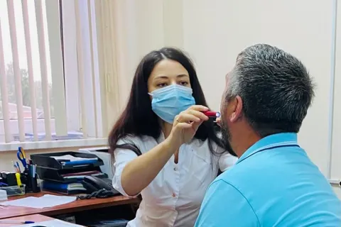 Ярославский детский омбудсмен сделал прививку от коронавируса