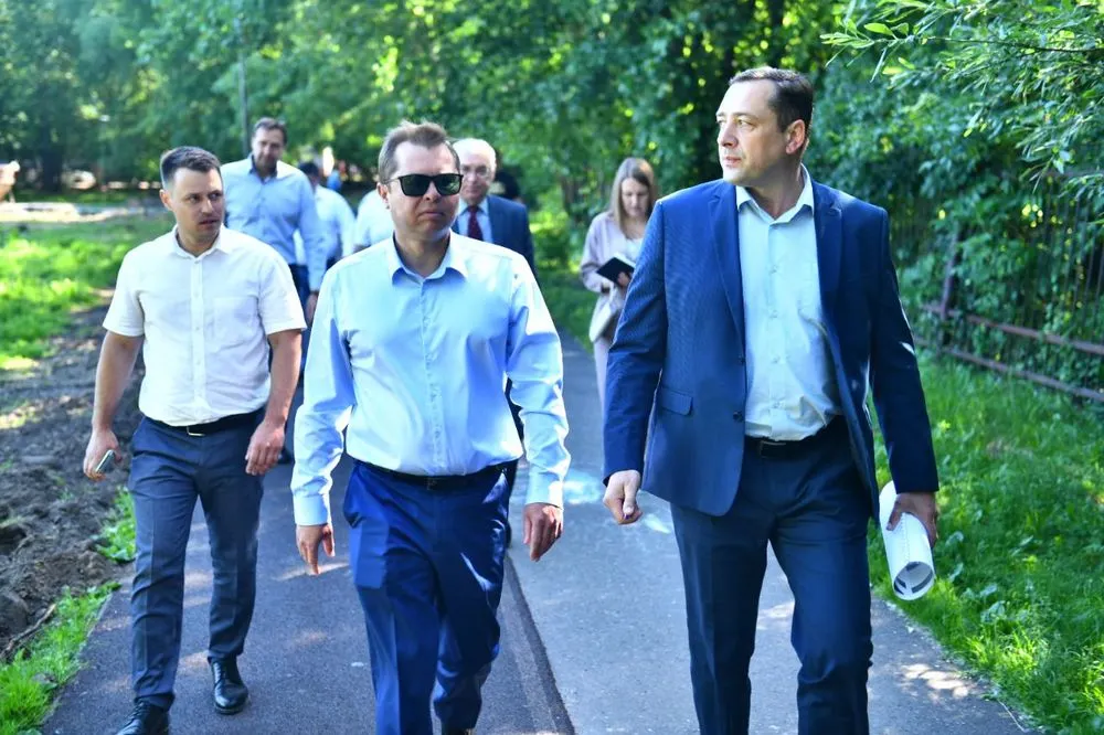 Ио мэра Ярославля оценил ход благоустройства парка «Рабочий сад»