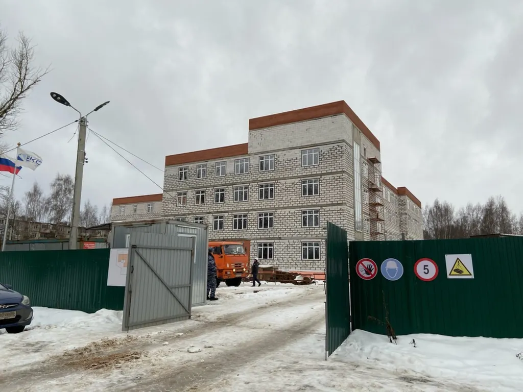 В Ярославле детская поликлиника на улице Попова построена почти наполовину