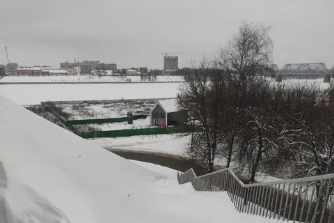 В Ярославле поскользнувшийся школьник упал лицом на забор