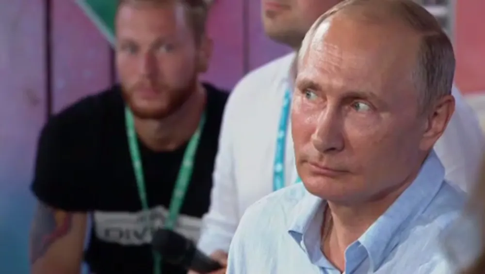 Владимир Путин ответил на вопросы модельера из Ярославля
