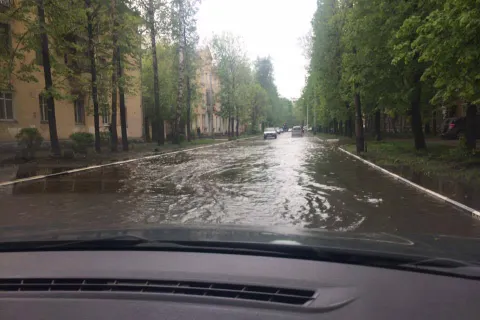 Центральные улицы Ярославля уходят под воду