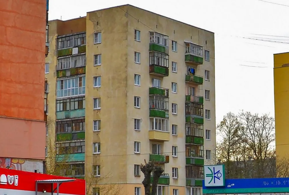 В ярославской квартире вспыхнул натяжной потолок, есть пострадавший