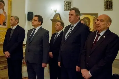 Сергей Ястребов принял участие в пасхальной службе в Успенском кафедральном соборе