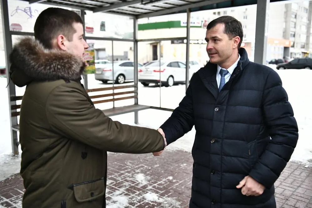 Владимир Волков встретился с разрулившим транспортный коллапс ярославцем
