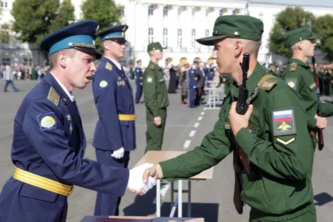 Курсанты Ярославского училища противовоздушной обороны присягнули на верность Родине