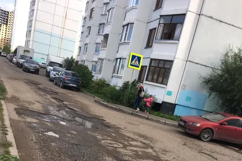 В Ярославле дорожные знаки нарисовали в ямах