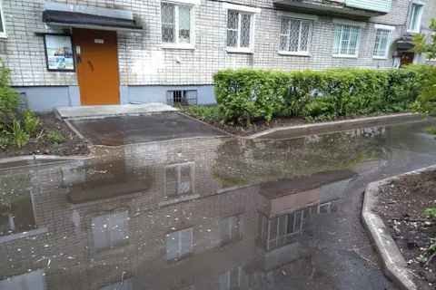В Ярославле «тонет» двор, сделанный по губернаторской программе