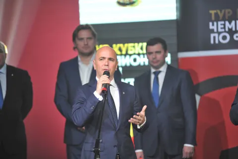 В Ярославль приехал кубок Чемпионата мира по футболу FIFA: фото
